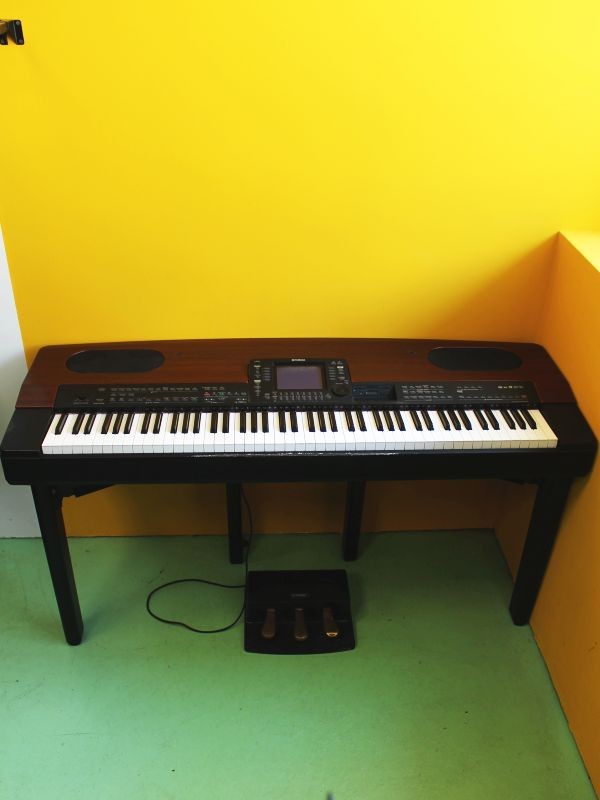 Yamaha PF-1000 Digital Piano and Arranger